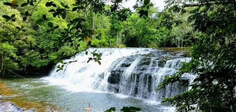 Cachoeira em meio à Mata Atlântica próxima a Itacaré