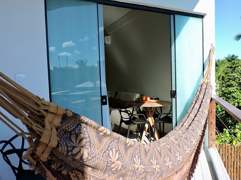 Bright studio apartment just steps from the beach