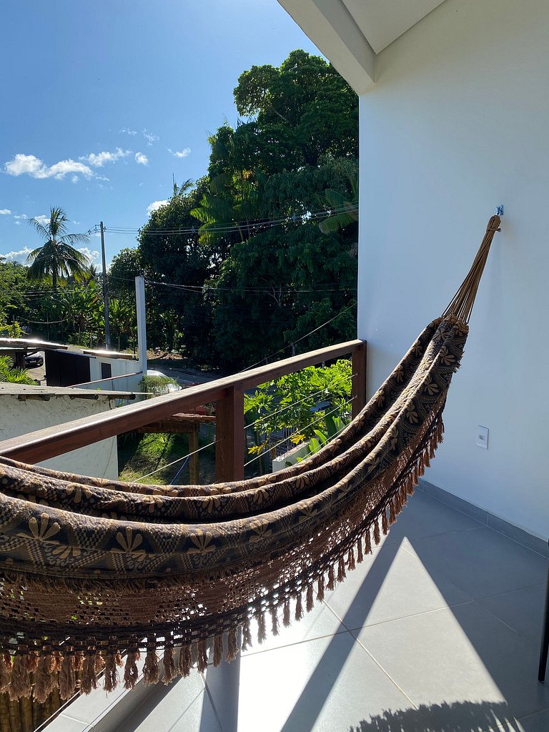 Bright studio apartment just steps from the beach