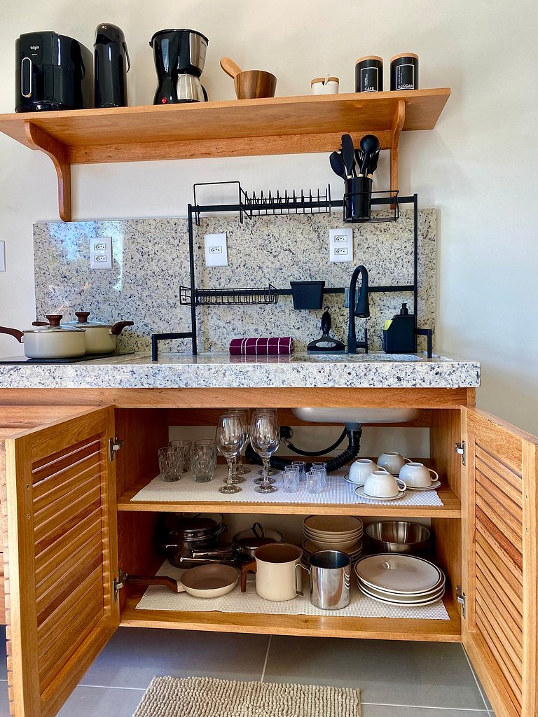 Bright studio apartment just steps from the beach