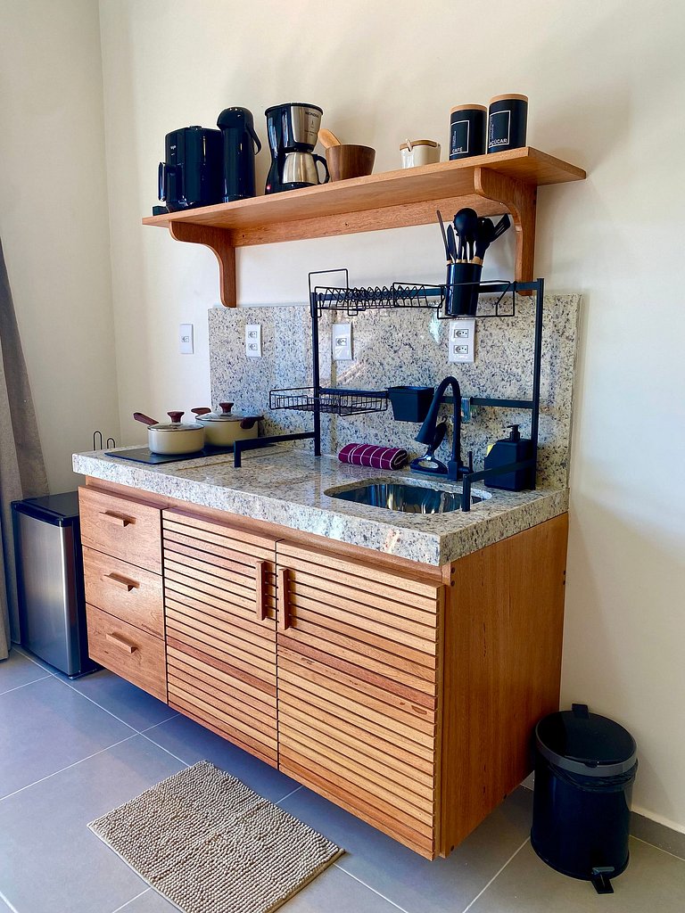 Bright studio apartment just steps from the beach