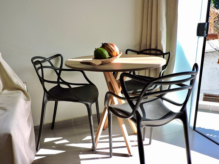 Bright studio apartment just steps from the beach