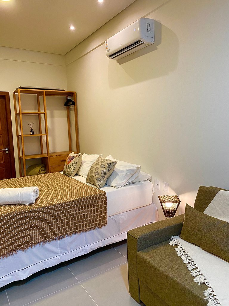 Bright studio apartment just steps from the beach