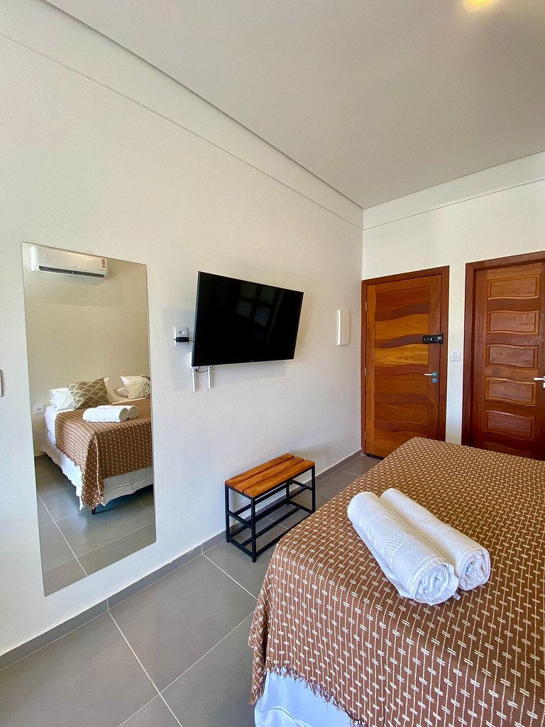 Bright studio apartment just steps from the beach