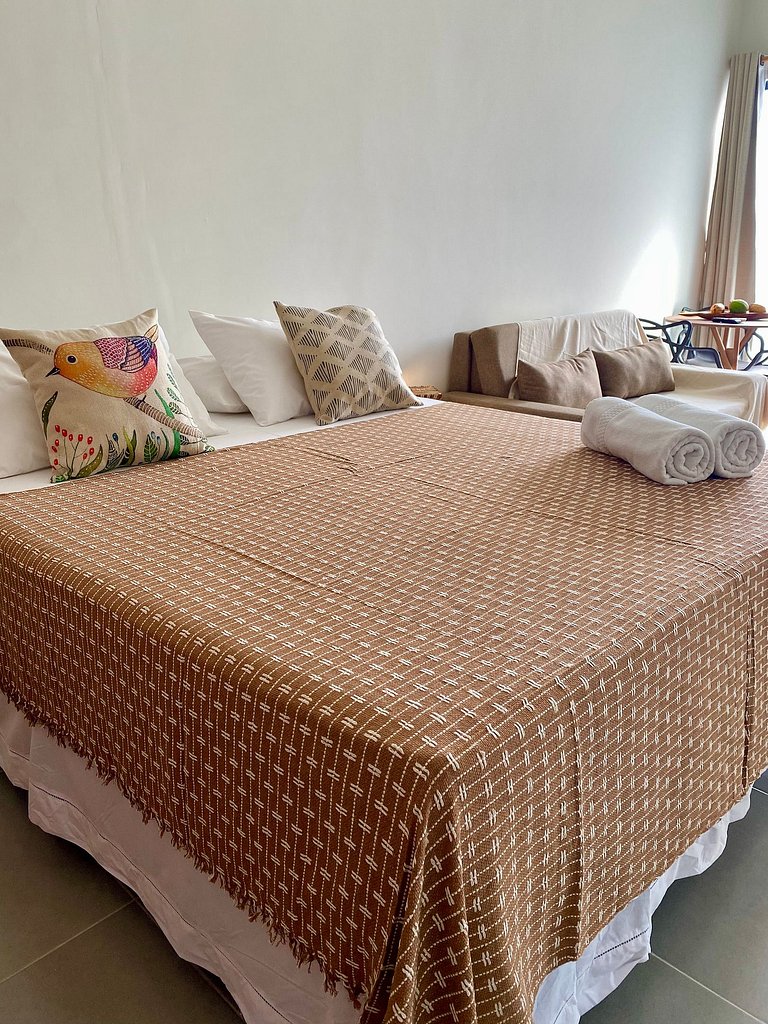 Bright studio apartment just steps from the beach