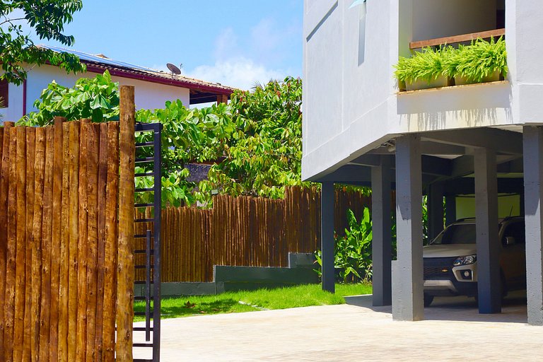 Bright studio apartment just steps from the beach