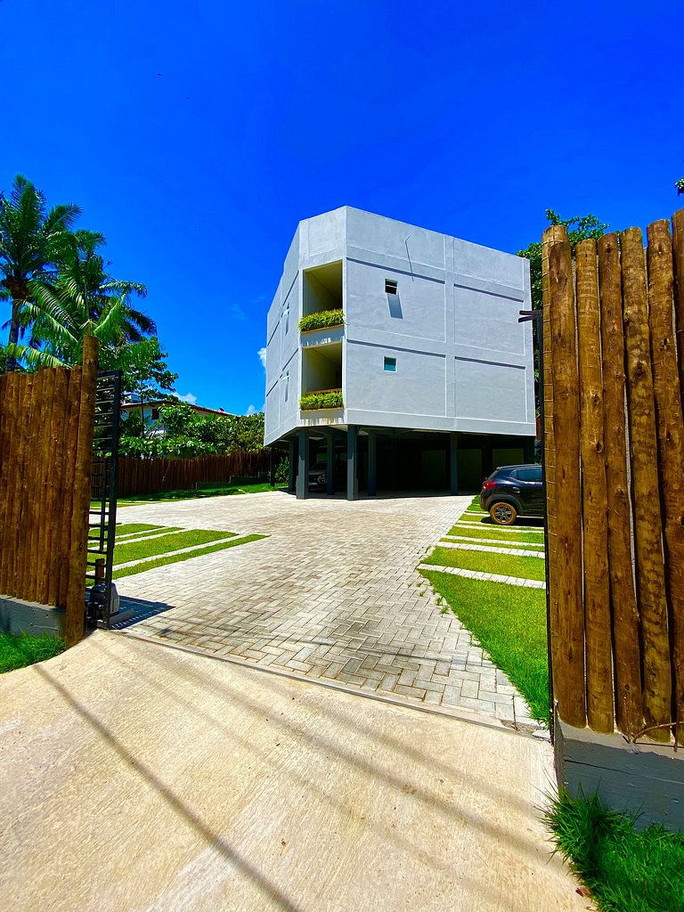 Bright studio apartment just steps from the beach