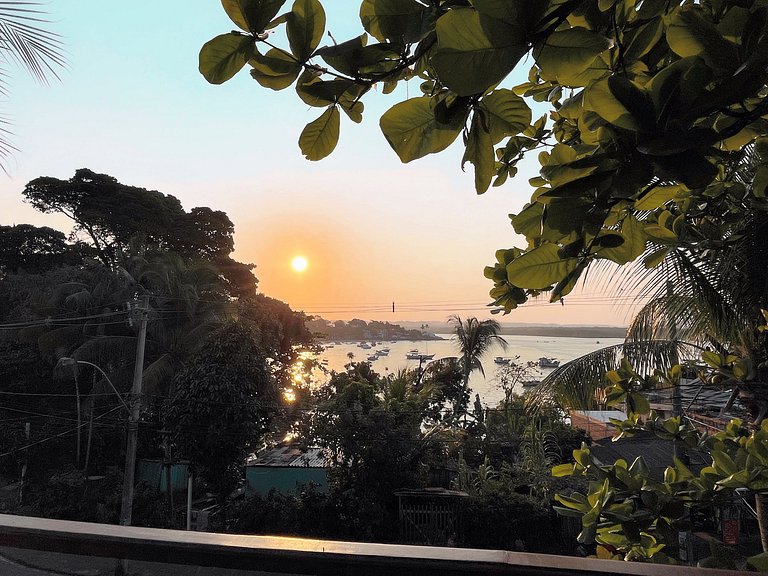 Bright studio apartment just steps from the beach