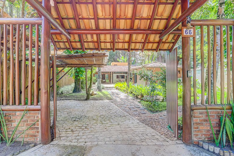 Casa Clareia: Piscina e próximo da Praia da Concha