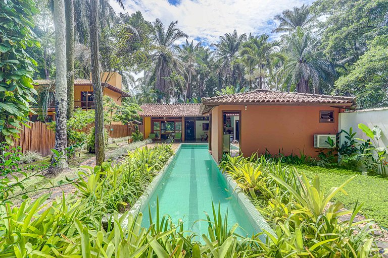 Casa Clareia: Piscina e próximo da Praia da Concha