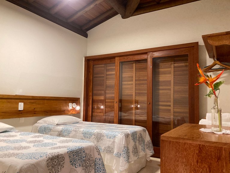 Casa Clareia, para 12 pessoas c/ piscina e próximo da praia