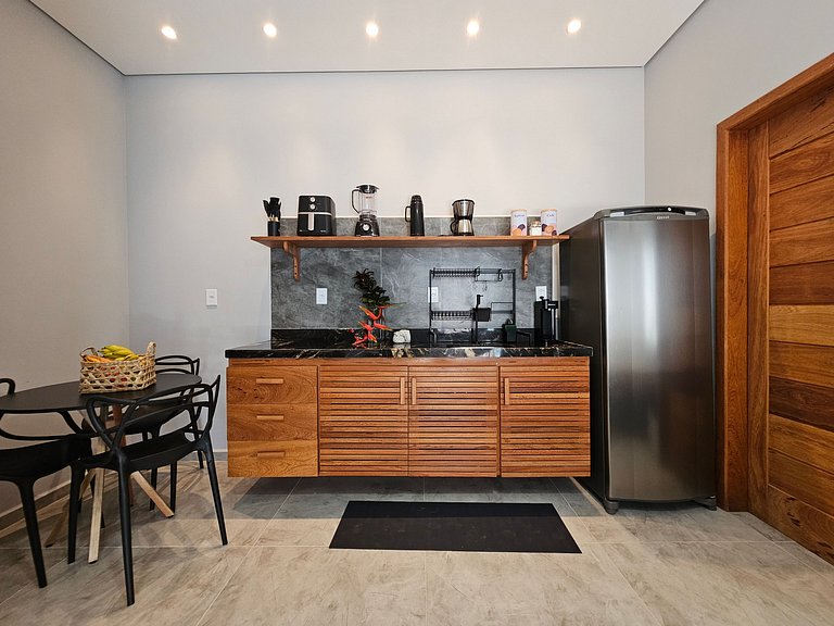 Apto Moderno: Ar, Cozinha e Praia da Concha